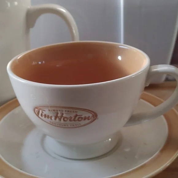 Tim Horton's tea pot set - Picture 2 of 4